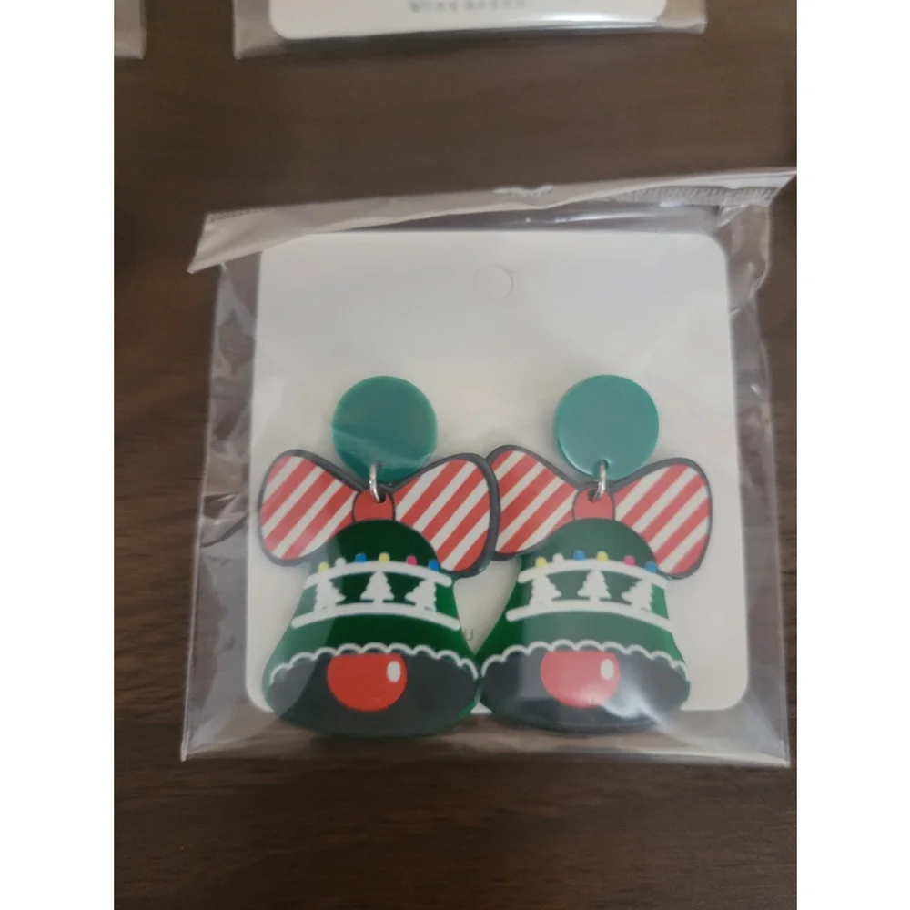 NWT- Set of 6 pairs -Acrylic Christmas earrings